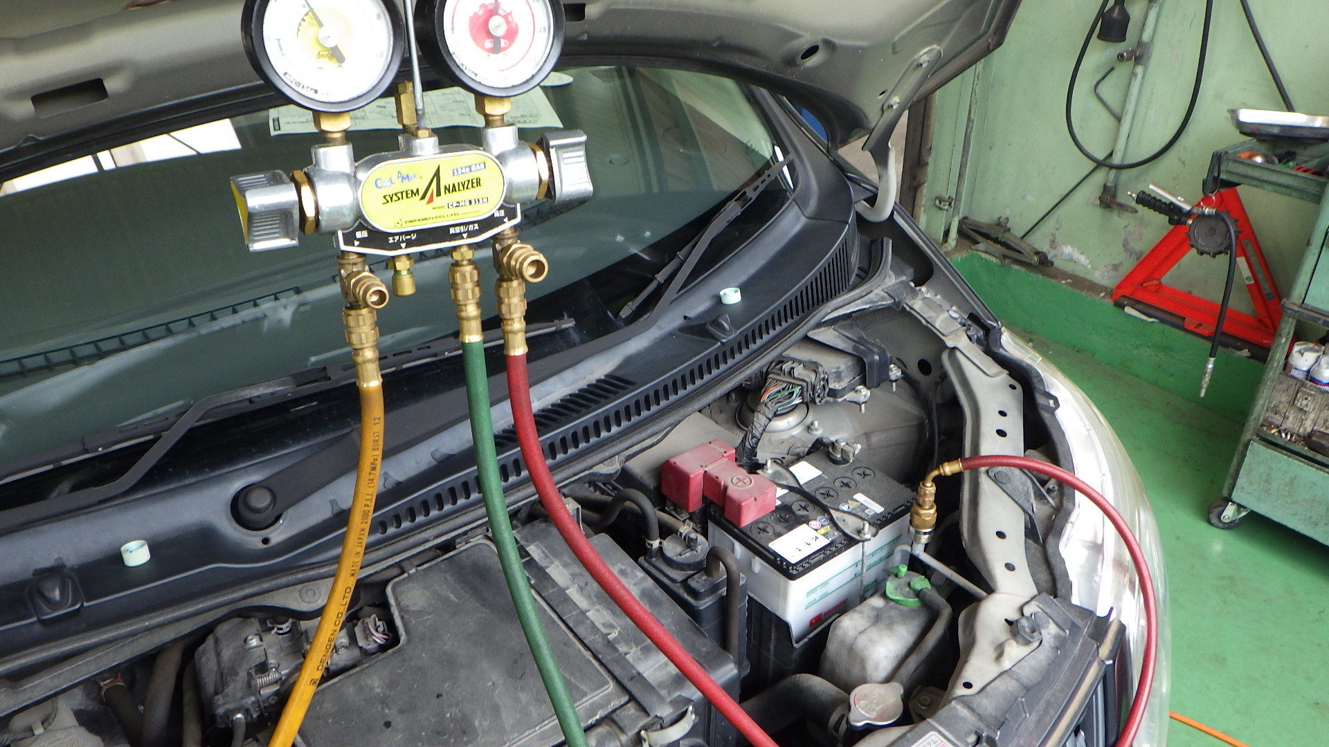 車のエアコンの冷媒が新しくR-1234yfに！使用車種と気を付ける点は 